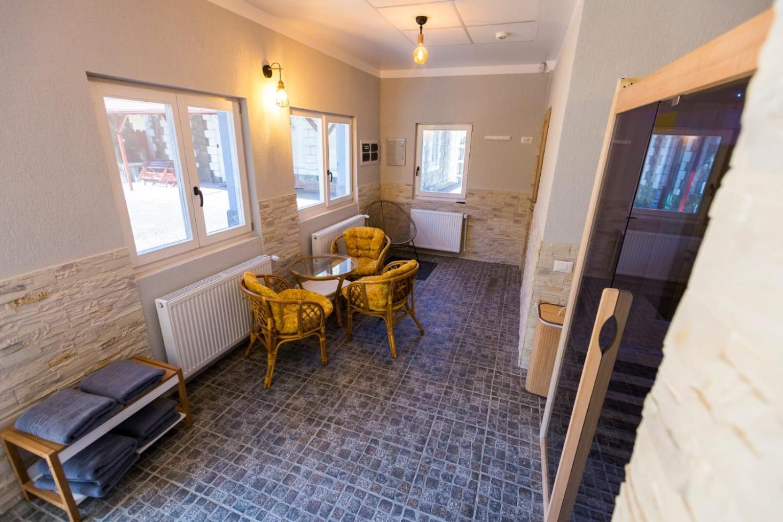 Royal Inn Busteni-Adults Only Εξωτερικό φωτογραφία